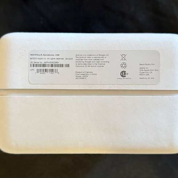 Beats Studio Pro Headphones in White - Picture 3 of 3